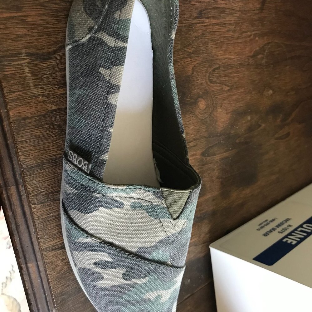 Sketchers Memory Form Camo Style Flats/Loafers Sz